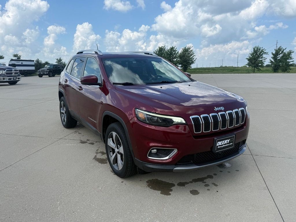 2020 Jeep Cherokee Limited in Velvet Red Pearlcoat — front three-quarter view