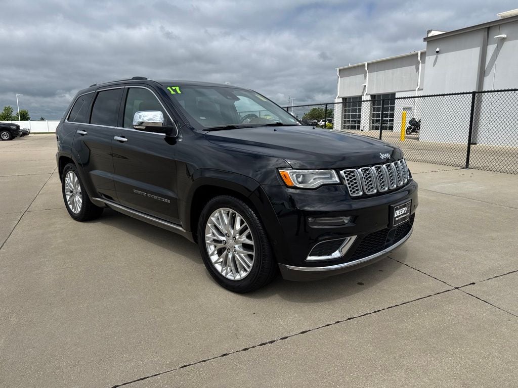 2017 Jeep Grand Cherokee Summit 4x4 in Diamond Black Crystal Pearlcoat — front three-quarter view