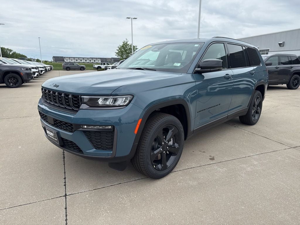 2026 Jeep Grand Cherokee — side profile view