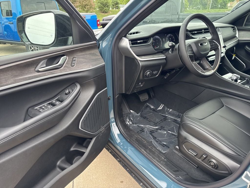 2026 Jeep Grand Cherokee — detail view