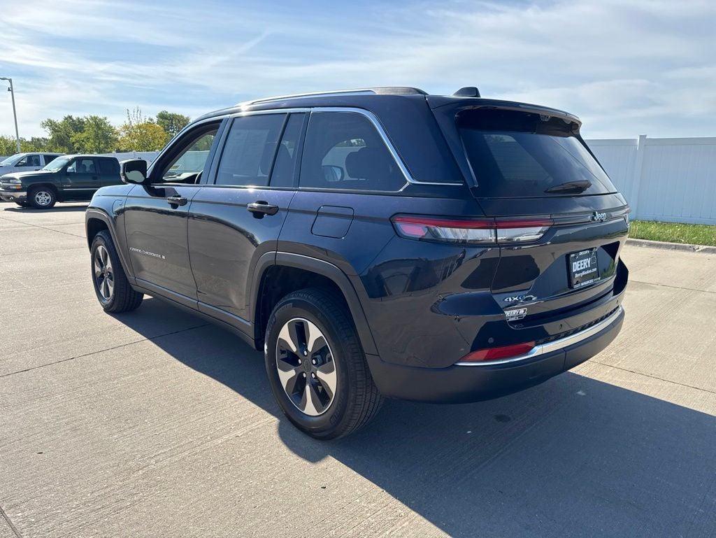 2022 Jeep Grand Cherokee 4xe — interior view