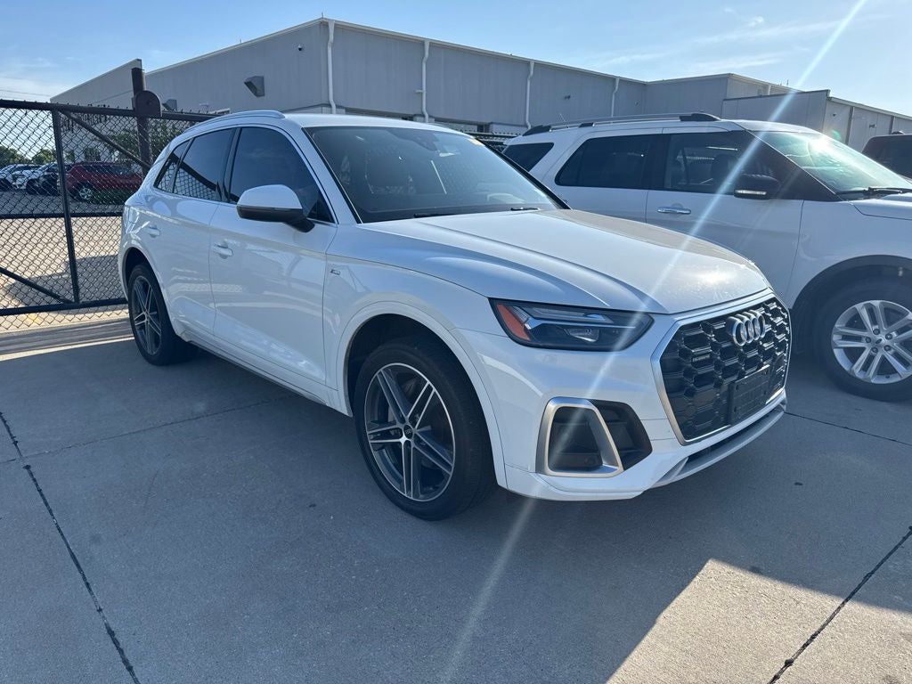 2021 Audi Q5 Premium 55 TFSI e quattro S tronic in Glacier White — front three-quarter view