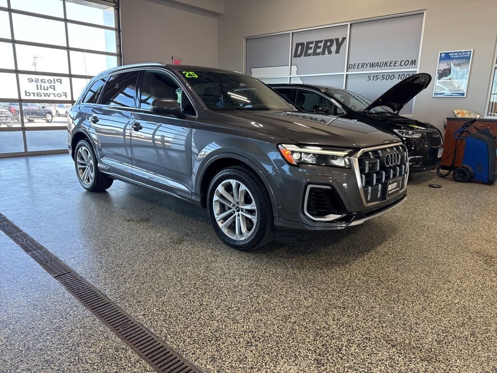 2025 Audi Q7 Premium Plus 55 TFSI quattro Tiptronic in Black — front three-quarter view